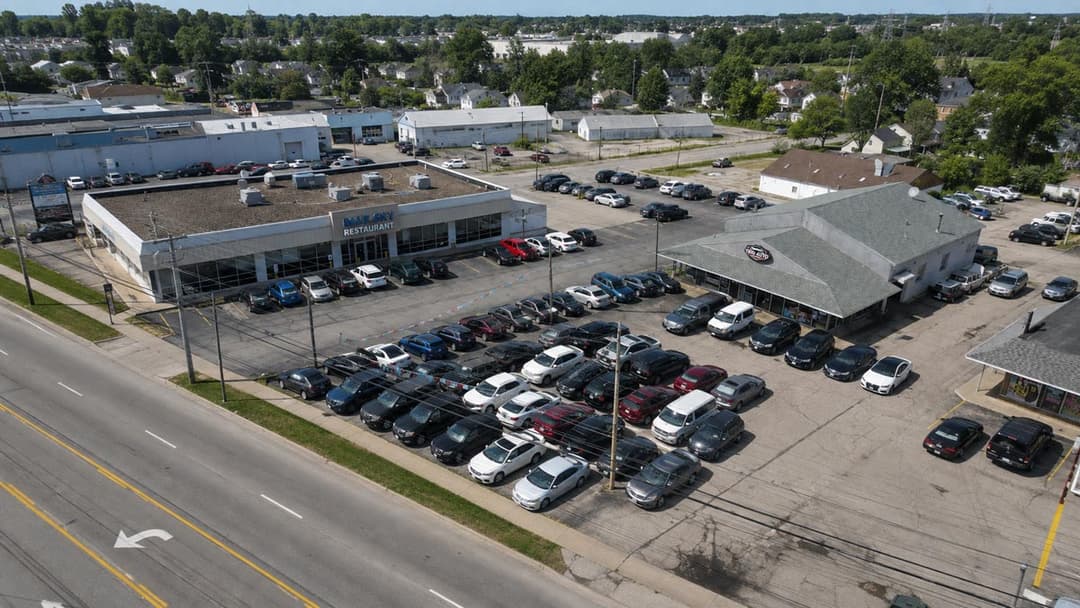 Aerial view of Trio Auto at 816 Cleveland Street in Elyria, Ohio