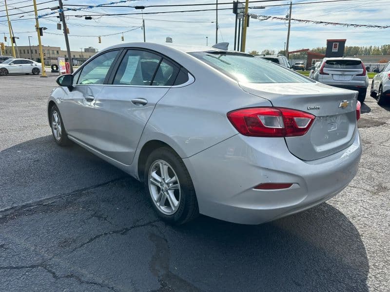 Photo 4 of 2017 Chevrolet Cruze LT Sedan 4D