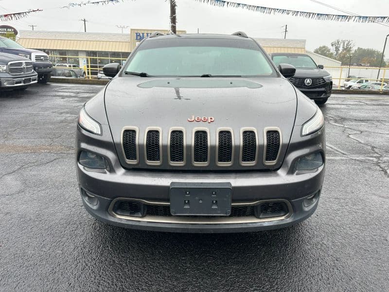 Photo 2 of 2017 Jeep Cherokee Latitude