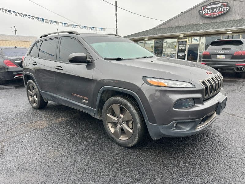 Photo 1 of 2017 Jeep Cherokee Latitude